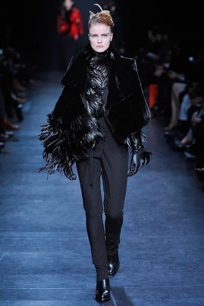 Look 18